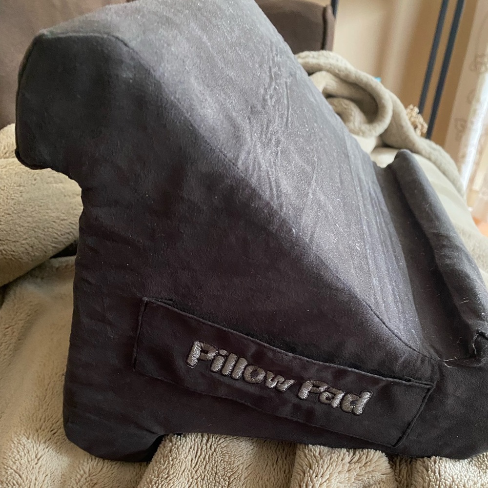 NWOT Pillow Pad gray - use your tablet or read your book with ease!